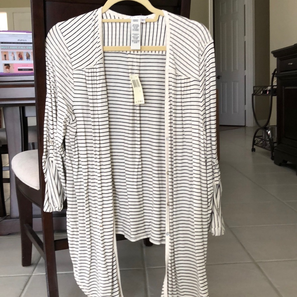Light weight black and white sweater